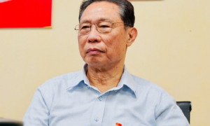 在医院观看完百年庆祝大会直播,钟南山深有感触